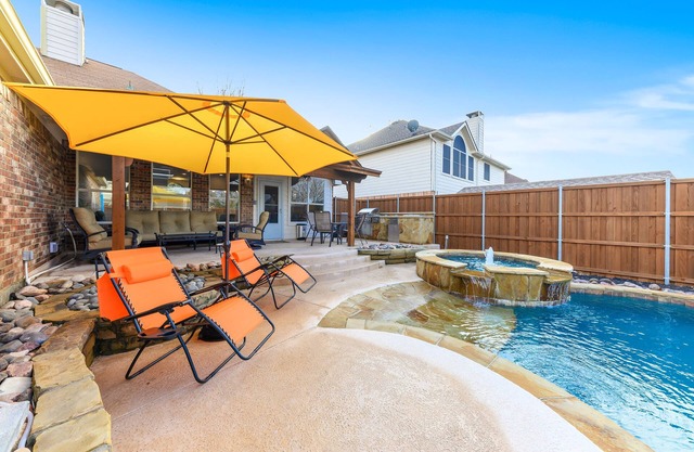 Frisco home-Heated spa&pool w BBQ GmRm close to DFW stylish &Fancy sleep 10-14