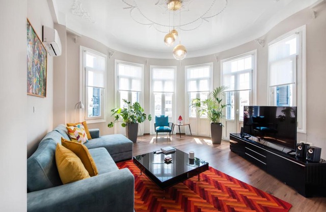 Fandango by halu!, Gorgeous Neoclassical Apartment next to Metro station