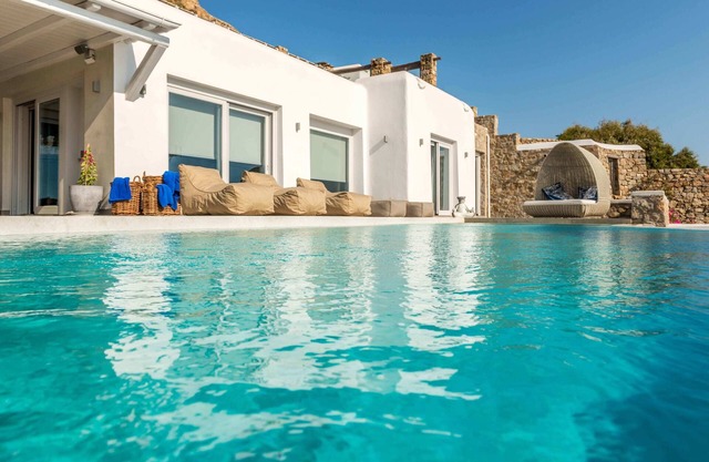 Fantastic 6 Br Villa Located In a Great Location