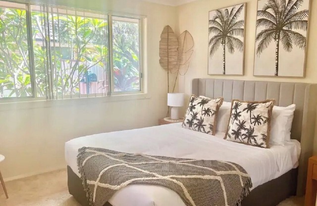 FantaSea In Ettalong Beach - 700m to Beach 3 bedrooms 6 Guests 4 Beds 2 Baths