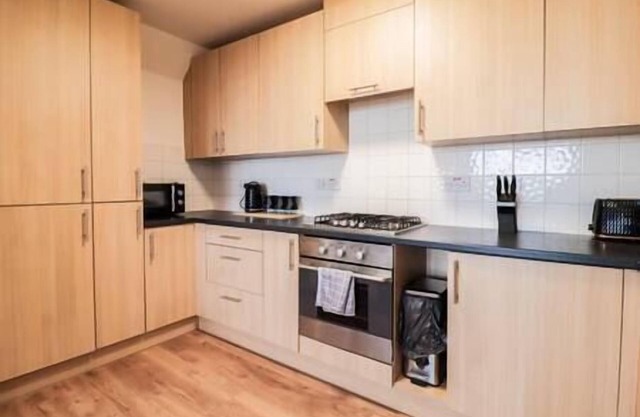 Fantastic 2 Bed Flat - Free Parking and WIFI