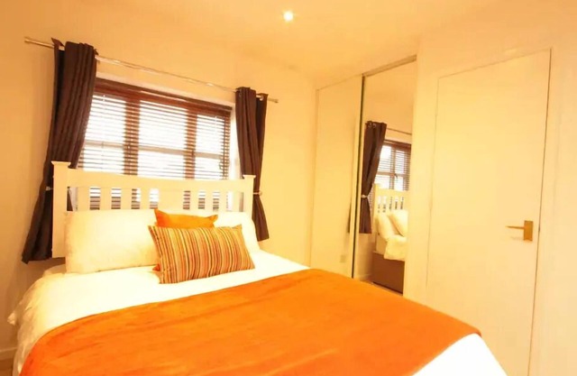 Fantastic 2-Bed House in Hull. Garden, Sky tv.