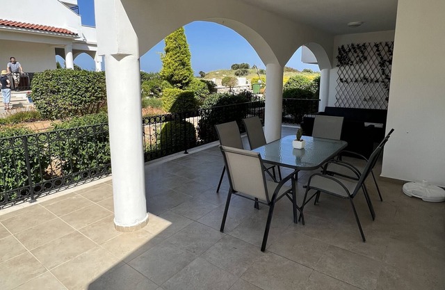 Fantastique appartement de 3 chambres avec terrasse au rez-de-chaussée.