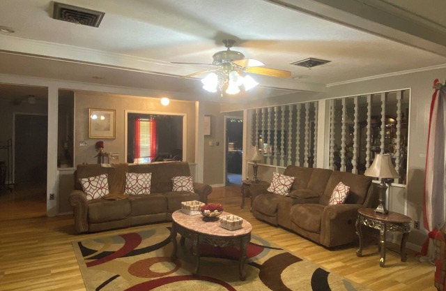 Fantastic 3-bedroom house with AC in Saltillo Charming Southern Retreat –