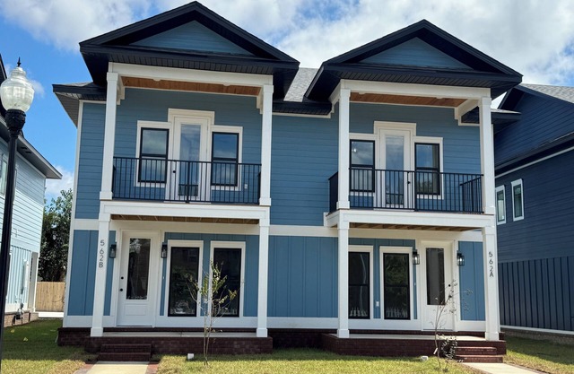 Fantastic 3-bedroom townhome with close to downtown Pensacola