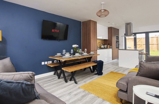 Fantastic 5 Bed House in Manchester by PureStay