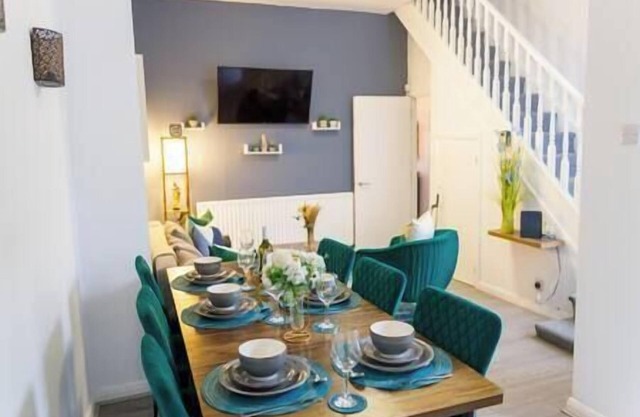 Fantastic 6 Bedroom House!