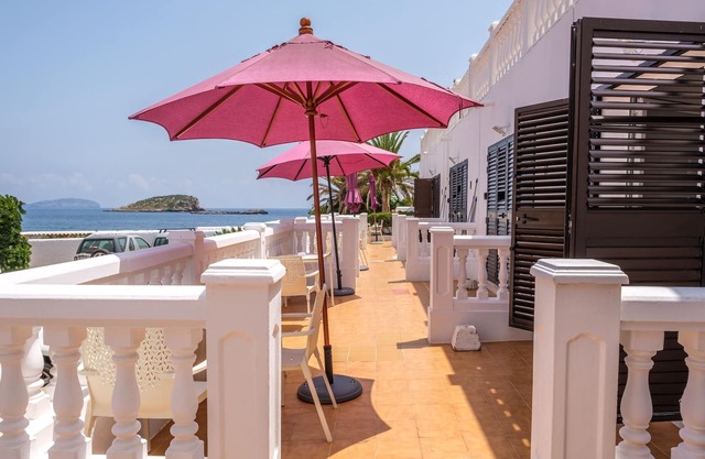 Fantastique appartement au bord de la mer, avec piscine et terrasse