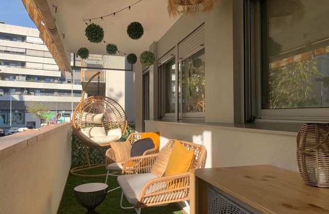 FANTASTIC APT. TERRASSA (Barcelona) + POOL, 25 minutes from Barcelona, 6 pers.