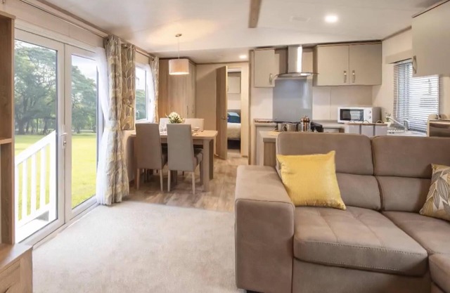 Fantastic Family 3-Bed static Caravan cooper bea