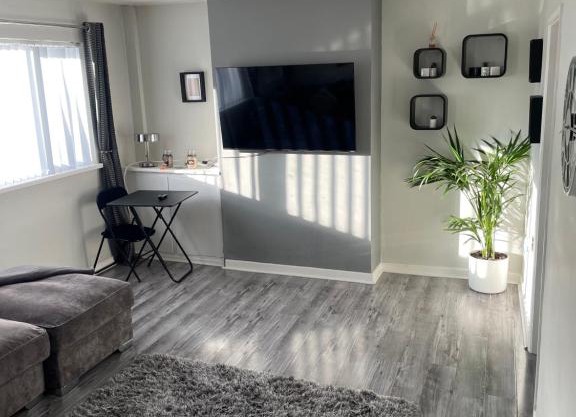 Fantastic full 3 bedroom modern apartment