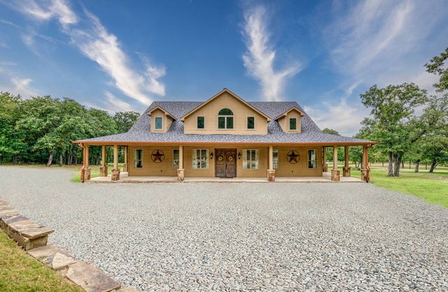 Grande cabane de campagne fantastique sur 18 acres boisés!