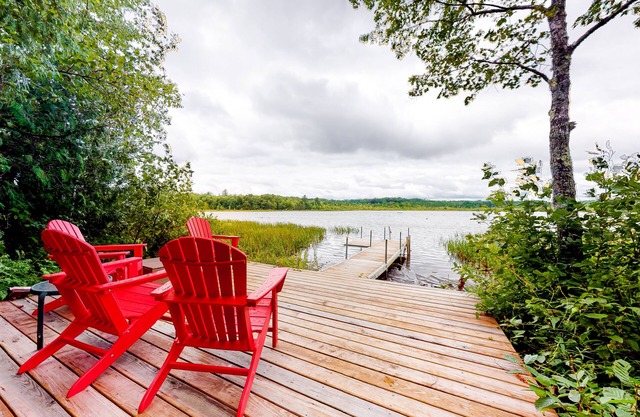 Fantastic Lakefront Cabin W/ Free WiFi, Three Kayaks, Private Dock, & Firepit