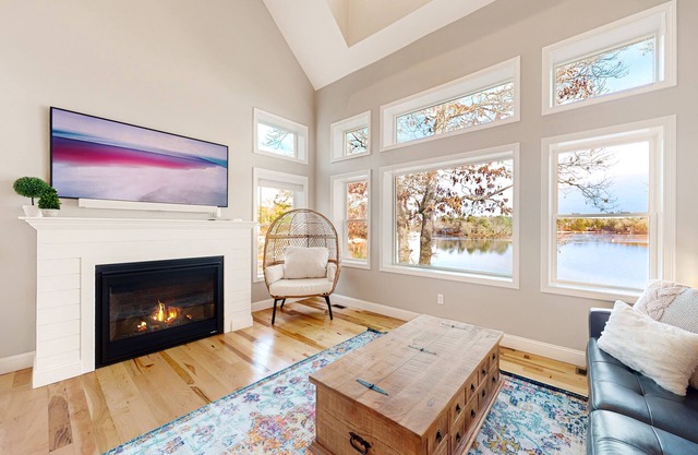 Fantastic lakefront home with firepit, game room, fireplace & W/D - dog-friendly