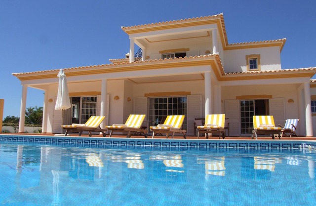 Grande villa de luxe avec piscine chauffée, TV satellite et WIFI gratuit