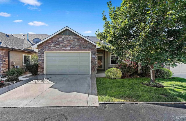 3-bedroom house in beautiful Meridian with AC, WiFi, fitness room