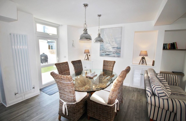 Fantastic location in the harbour bowl