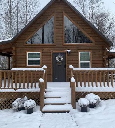 Fantastic Secluded Cabin with Fire Pit and Hot-tub in Campbellsville, Kentucky