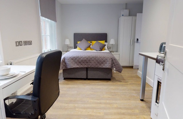 Studio-Salle de bain et douche-Vue sur la cour-Studio 2&6