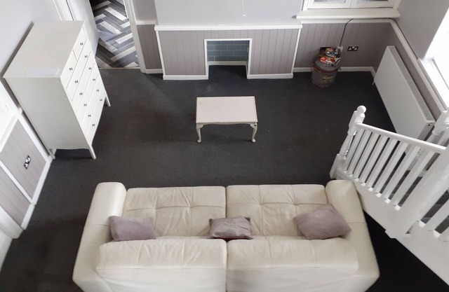 Fantastic split level apartment with mountain view
