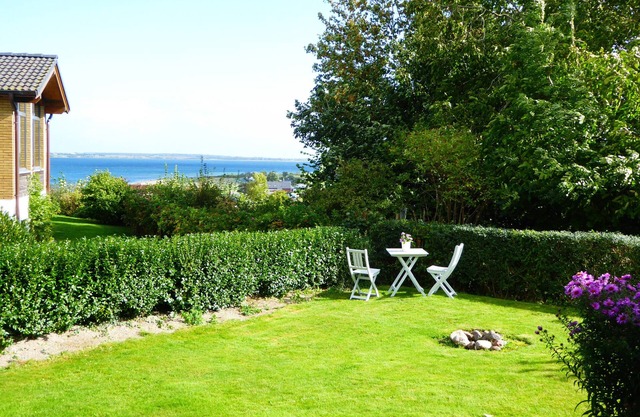 Fantastique appartement ensoleillé avec vue sur la mer Baltique et jardin près de la plage