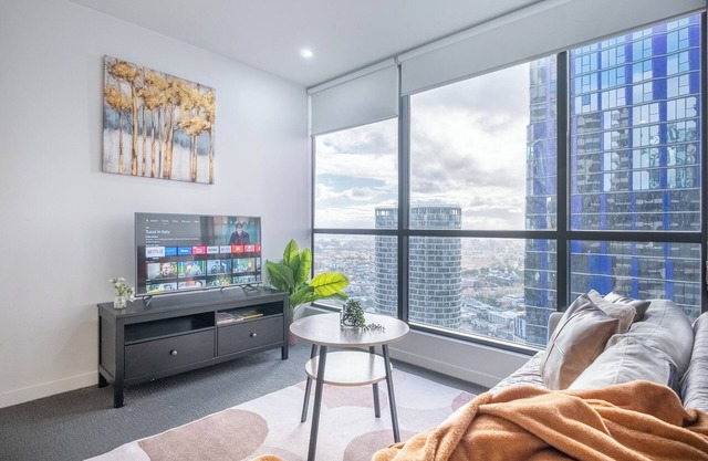 This apartment is a 2 bedroom(s), 1 bathrooms, located in Melbourne, VIC.