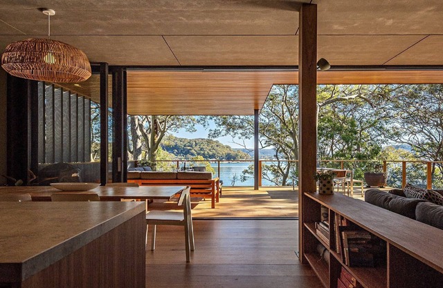 FANTASTIC WATERFRONT BEACH HOUSE