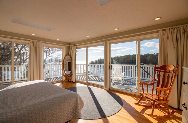 Fantastic Waterfront Views