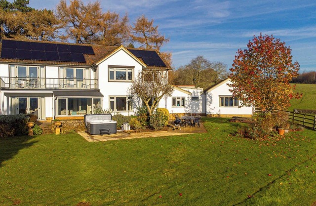 Far Heath House with Hot Tub