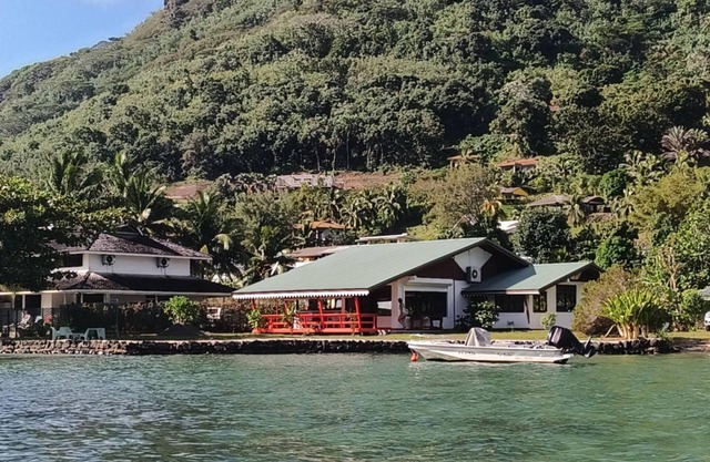 Faratea Bayhouse - Seaside, large garden, unique panoramic view.