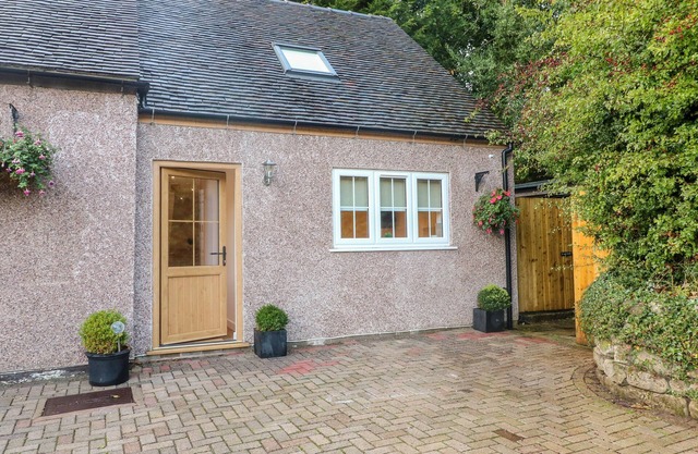 FARLEY COTTAGE II, romantic, character holiday cottage in Alton