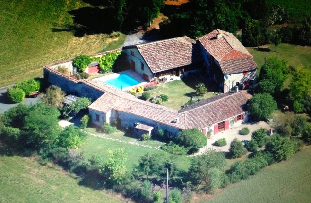 Super Ferme du 17 ième, 2 ailes de 8 pers, piscine, park., vue bastide 1,5 kms