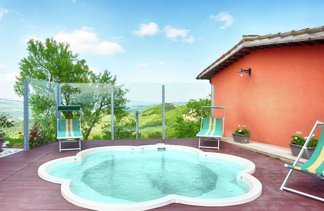 Appartement dans une ferme avec piscine et activités