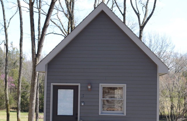 Cozy Cabin, 140 Acre Farm, capacidad para 4, cerca de Nashville, Bodas / Eventos Bienvenido