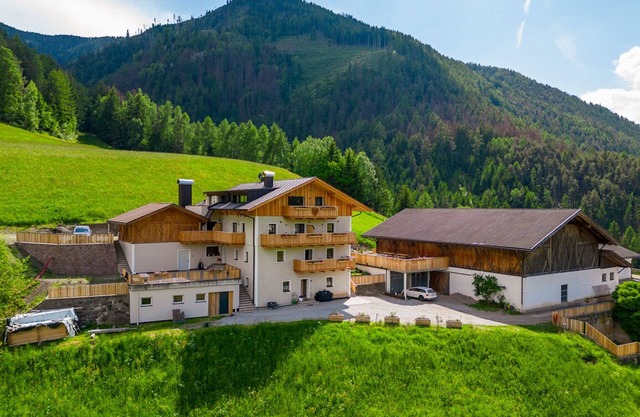 "Planerhof Apartment Enzian" avec vue sur les montagnes, terrasse partagée & Wi-Fi