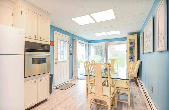 Farm Fun Beach Sun Kittery Maine Retreat Pet Friendly!! GREAT yard!
