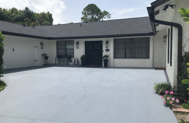 Farm House style 4 bedroom -2 bath home with spacious yard in Wellington.