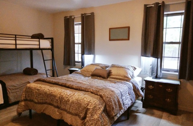Farm Retreat w/2 houses-Cabin & Farmhouse- 6 Bedrooms 3 Baths on 50 acres