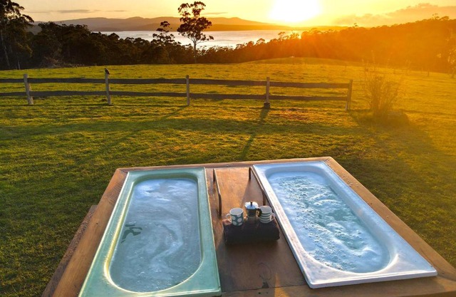 Farm Stay & Iconic Water Views - 32 Zachary Drive