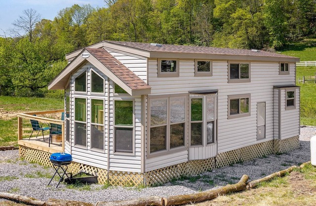 Farm Stay w/Pool-15min to Chattanooga-3 Tiny Homes