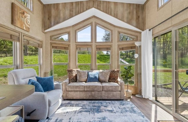 Farm Stay w/Pool-15min to Chattanooga-3 Tiny Homes