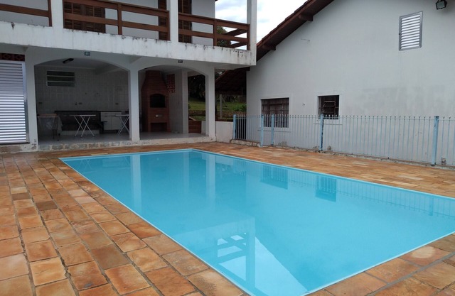 Ferme avec piscine et barbecue