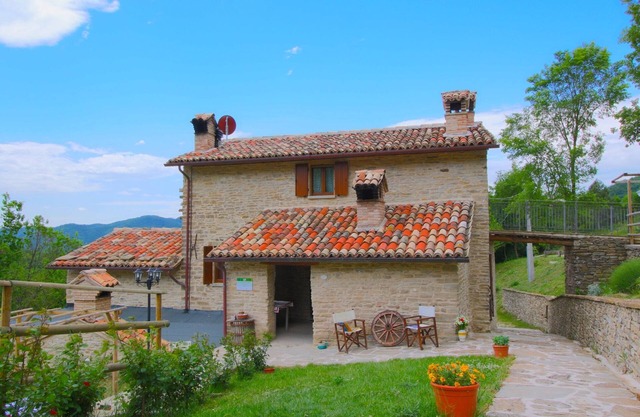 Farmhouse in Marche with Pool and Views