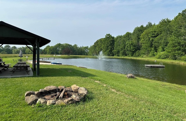 Farmhouse at Memory Lake Sleeps 6 - 3 bedrooms - 1 bath