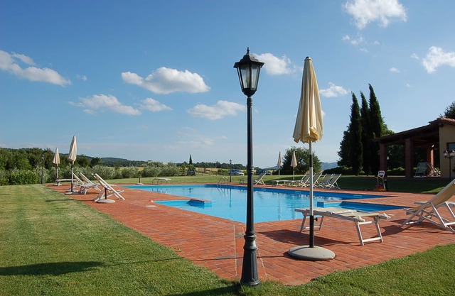 Ferme entre Florence et Arezzo, Appartement Colline, jardin, piscine, lac