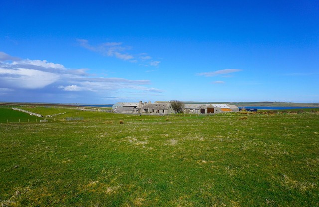 Farmhouse by the sea, excellent for Aurora and wildlife.