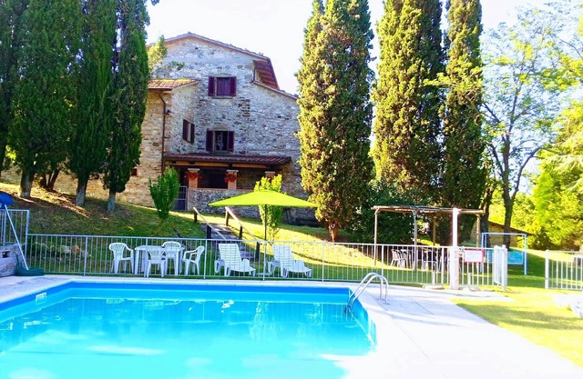 ferme calcinaia au bord du lac Appartement LOGGIA x 6/9 piscine, parc barbecu