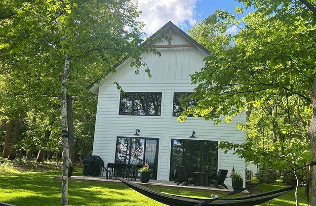 New Farmhouse Cabin ON Lower Whitefish Lake w/Bunkroom