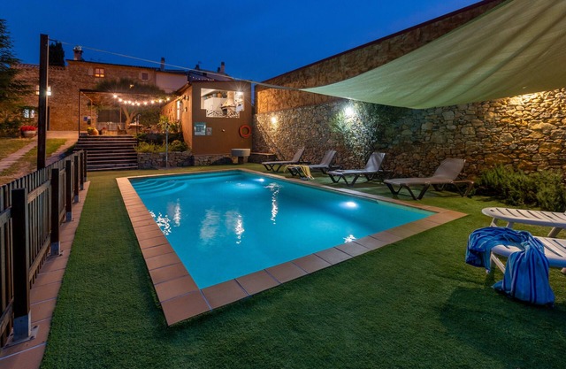 Ferme "Can Nentia" avec vue sur les montagnes, piscine et Wi-Fi.