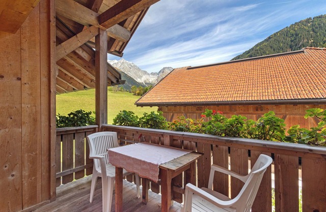 Ferme 'Inneroswalderhof Appartement 1' avec vue sur la montagne, jardin partagé et Wi-Fi